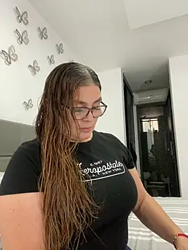 Snapshot of AntonellaAlondra4 chatting on February 18, 4:03 pm AntonellaAlondra4 online show from February 18, 4:03 pm