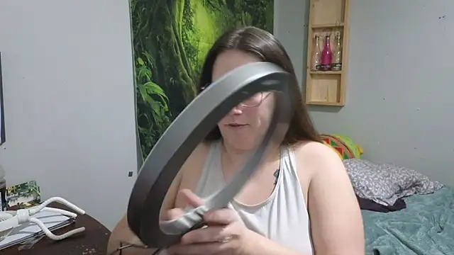 ThickGirlsDoItBetter online show from February 4, 4:37 am