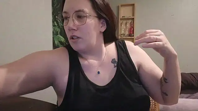 ThickGirlsDoItBetter online show from March 22, 1:00 am