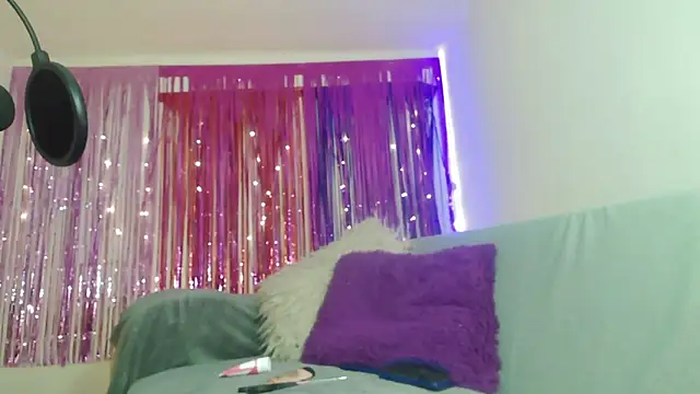 princesskitty111 online show from February 3, 7:10 pm