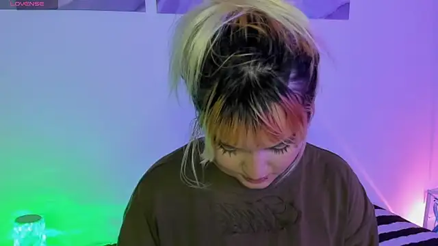 Pretty  zoe online show from March 18, 11:09 pm