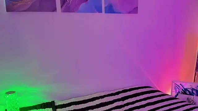 Pretty  zoe online show from March 18, 8:05 pm