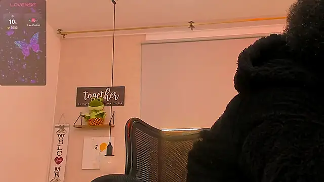 Thammy Adams online show from February 18, 8:25 pm