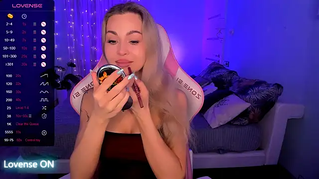 AdeleRoberts online show from March 16, 2:08 am