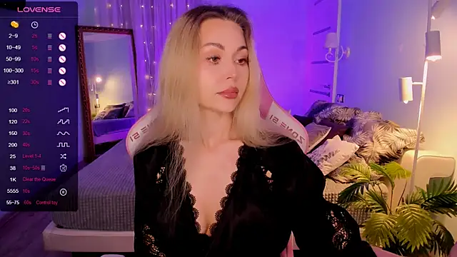 AdeleRoberts online show from May 6, 1:53 am