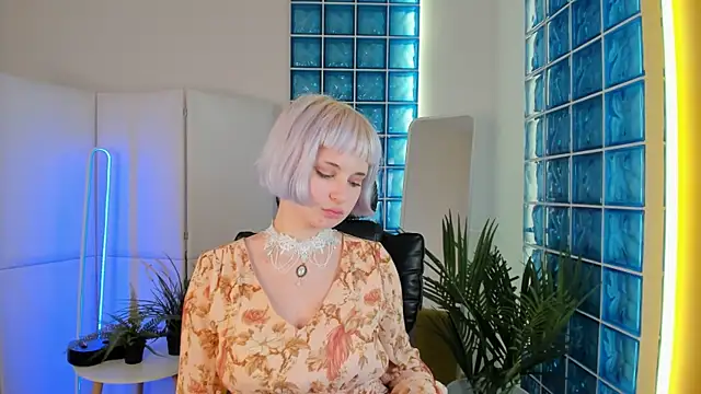 Snapshot of Pieris_Lisa chatting on January 18, 5:15 pm Pieris Lisa online show from January 18, 5:15 pm