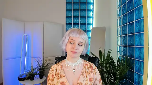 Snapshot of Pieris_Lisa chatting on January 18, 2:12 pm Pieris Lisa online show from January 18, 2:12 pm