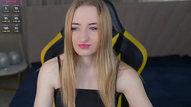 Snapshot of Tess_LovelyWest chatting on March 19, 11:39 am Tess LovelyWest online show from March 19, 11:39 am