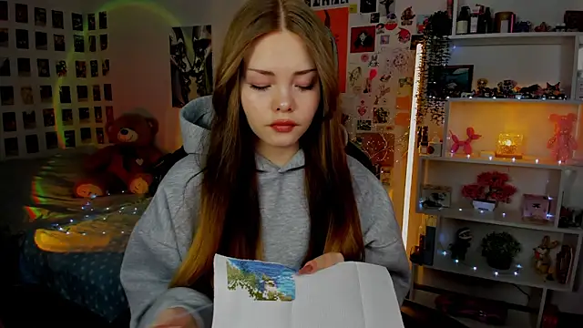 AkiraKatsu online show from February 1, 11:08 am