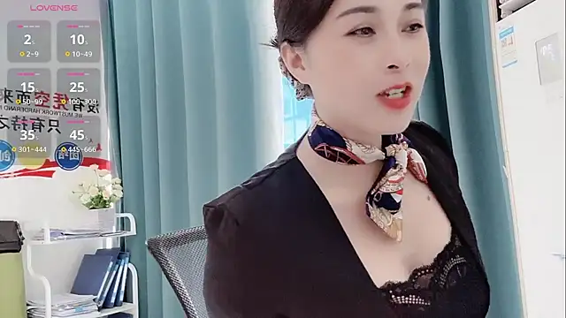 Snapshot of Qwi-V1 chatting on September 9, 2:32 am Qwi-V1 online show from September 9, 2:32 am