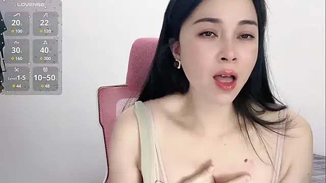 Snapshot of Qwi-V1 chatting on January 2, 10:55 pm Qwi-V1 online show from January 2, 10:55 pm