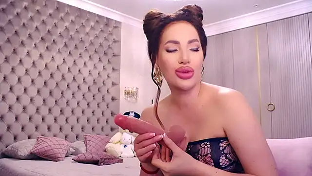 Snapshot of TianaPosh chatting on February 11, 9:58 pm TianaPosh online show from February 11, 9:58 pm