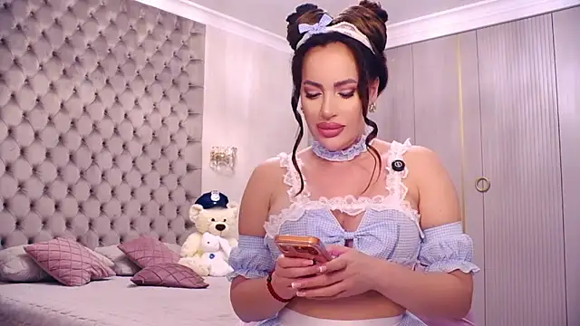 Snapshot of TianaPosh chatting on March 4, 9:44 pm TianaPosh online show from March 4, 9:44 pm