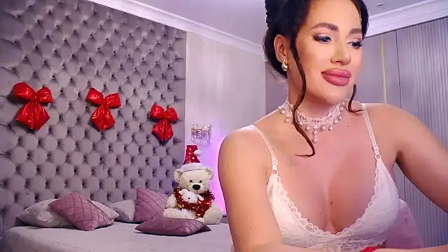 Snapshot of TianaPosh chatting on December 17, 9:53 pm TianaPosh online show from December 17, 9:53 pm