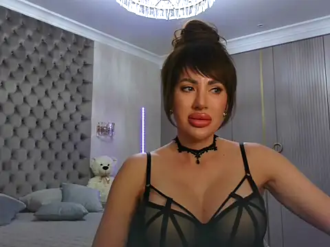 TianaPosh online show from February 8, 8:42 pm