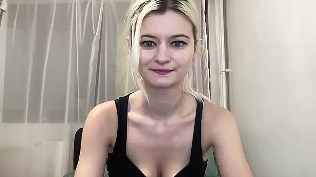 Snapshot of Onika_Love chatting on May 28, 2:01 pm Onika Love online show from May 28, 2:01 pm