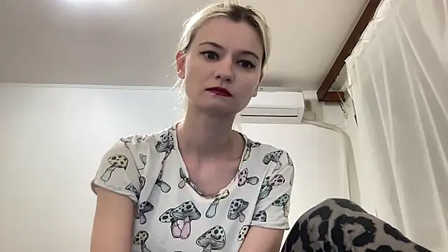 Snapshot of Onika_Love chatting on June 6, 2:39 am Onika Love online show from June 6, 2:39 am