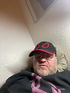 Snapshot of thetobmaster200 chatting on December 22, 3:44 pm thetobmaster200 online show from December 22, 3:44 pm