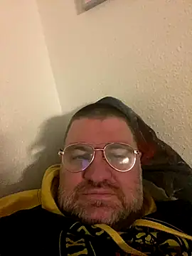 Snapshot of thetobmaster200 chatting on December 2, 5:10 pm thetobmaster200 online show from December 2, 5:10 pm