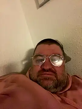 Snapshot of thetobmaster200 chatting on December 6, 7:06 pm thetobmaster200 online show from December 6, 7:06 pm