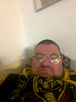 Snapshot of thetobmaster200 chatting on December 1, 8:36 pm thetobmaster200 online show from December 1, 8:36 pm