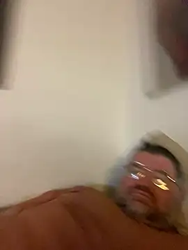 Snapshot of thetobmaster200 chatting on December 10, 4:17 pm thetobmaster200 online show from December 10, 4:17 pm