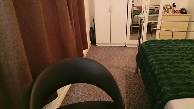 karlaolivia online show from May 5, 8:17 am