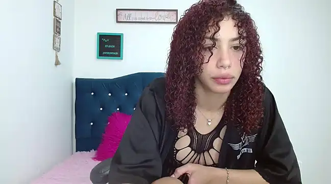 Perla web09 online show from December 7, 2:52 pm