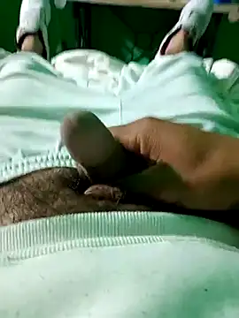 Snapshot of qkfc744888l chatting on January 6, 1:15 pm qkfc744888l online show from January 6, 1:15 pm