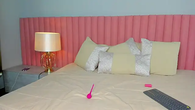 NathRossi online show from March 18, 12:51 am