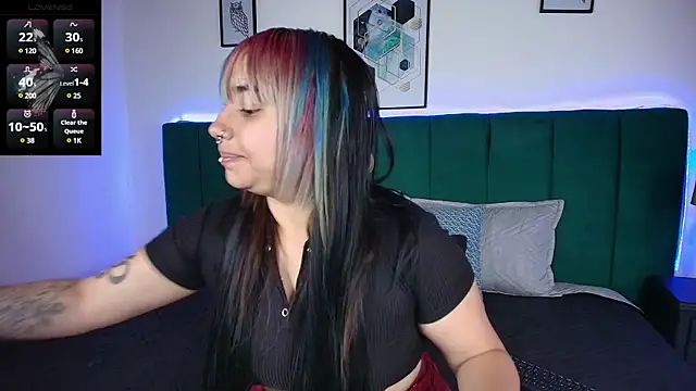 Veronica Goddes online show from March 19, 1:29 pm