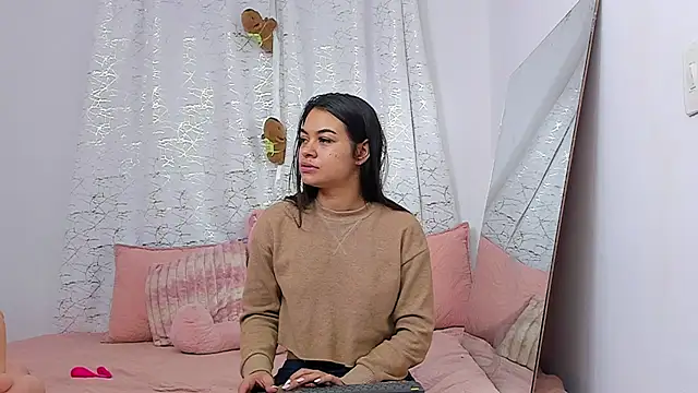 Snapshot of Lori_Evanss chatting on April 4, 12:17 am Lori Evanss online show from April 4, 12:17 am