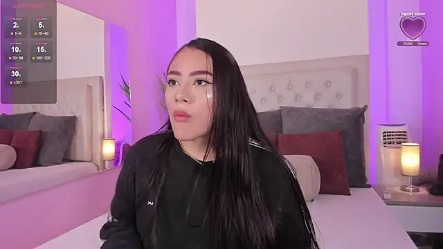 nicolle pierce online show from April 10, 11:28 am