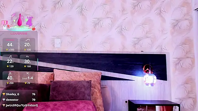 nicolle pierce online show from December 4, 1:21 pm