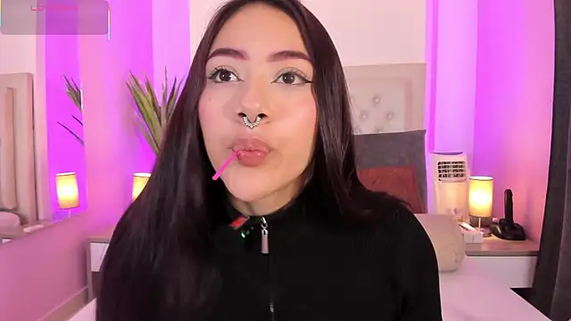 nicolle pierce online show from April 18, 12:40 pm