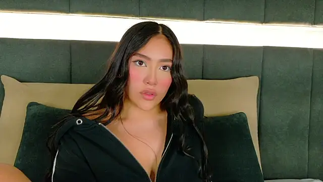 nicolle pierce online show from November 10, 2:00 pm