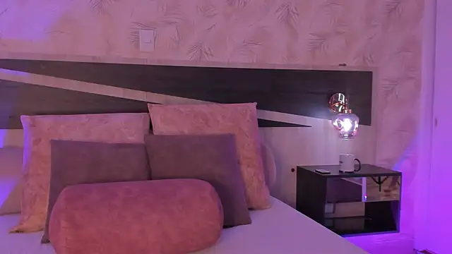 nicolle pierce online show from February 25, 1:22 pm