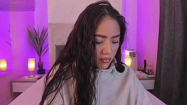 nicolle pierce online show from March 25, 12:15 pm