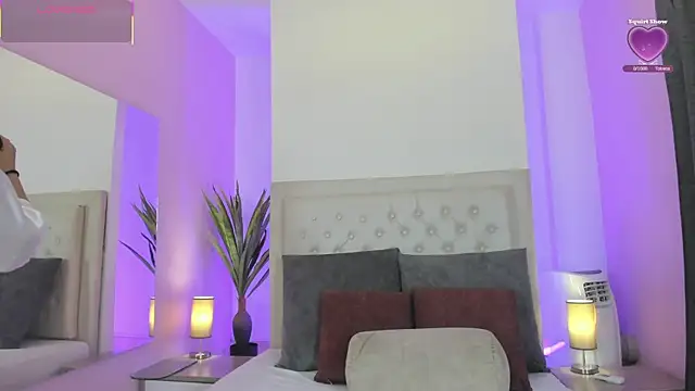 nicolle pierce online show from April 5, 12:45 pm