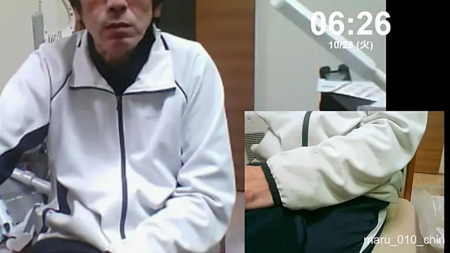 Snapshot of mama010-chan chatting on October 27, 9:27 pm mama010-chan online show from October 27, 9:27 pm