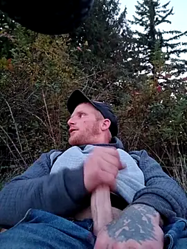 Snapshot of GINGERHEADMAN chatting on October 15, 1:37 am GINGERHEADMAN online show from October 15, 1:37 am