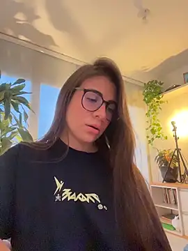 MariaIsabella8 online show from March 24, 10:10 pm