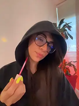 MariaIsabella8 online show from April 16, 9:15 pm