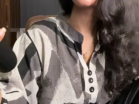 Divyaa69 online show from June 5, 7:41 pm