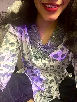 Divyaa69 online show from January 18, 4:21 pm