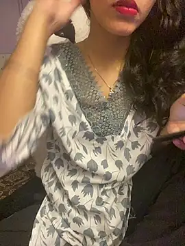 Divyaa69 online show from January 8, 4:24 pm