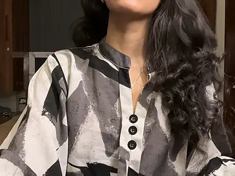 Divyaa69 online show from April 2, 5:30 pm