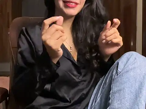 Divyaa69 online show from April 5, 4:02 pm