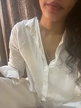 Divyaa69 online show from October 14, 5:35 pm