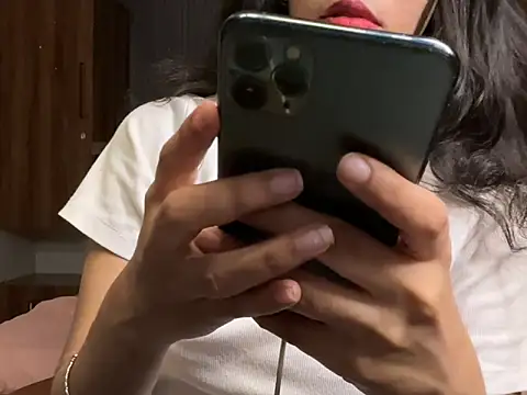 Divyaa69 online show from April 4, 4:57 pm